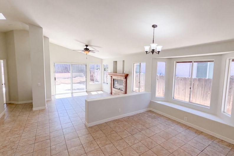 Photo 3 of 19 of 1827 Corte Amarillo, Oceanside, CA
