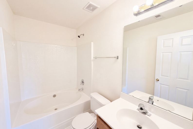 Photo 11 of 19 of 10215 Orchard Grass Ct, Charlotte, NC