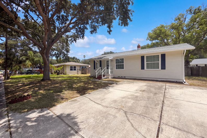 Photo 22 of 25 of 345 Acropolis Dr, Dunedin, FL