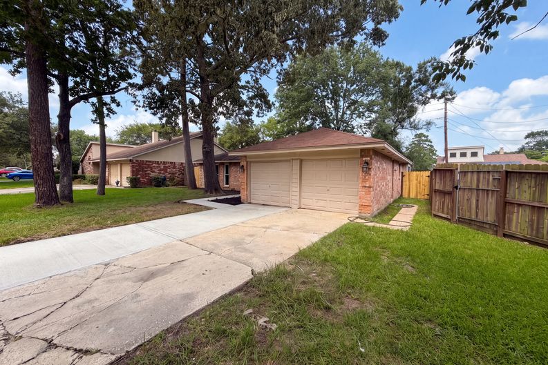 Photo 18 of 19 of 17110 Golf Club Dr, Crosby, TX
