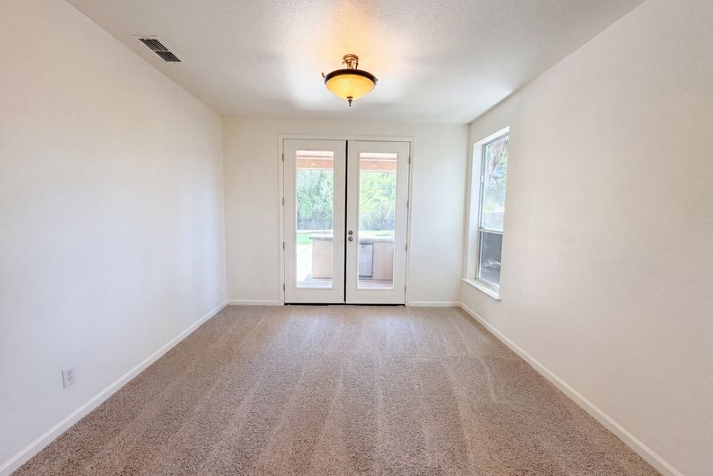 Photo 6 of 31 of 4711 Wildflower Ln, Rocklin, CA