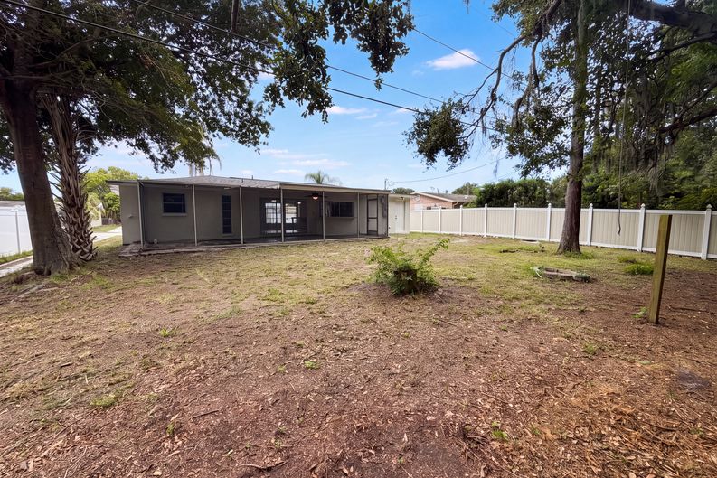 Photo 5 of 28 of 3400 Bainbridge Dr, Holiday, FL