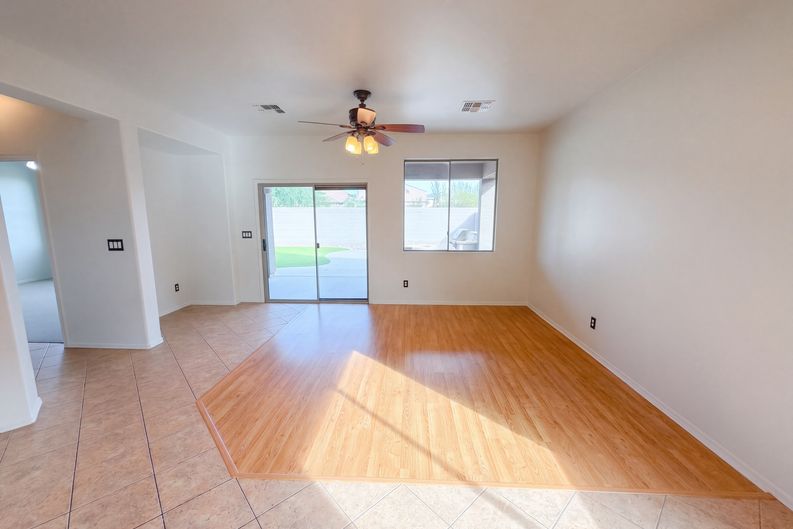 Photo 9 of 40 of 2464 W Warren Dr, Anthem, AZ