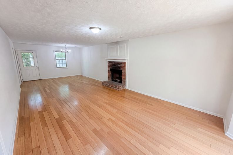 Photo 13 of 23 of 4558 Coopers Creek Pl SE, Smyrna, GA