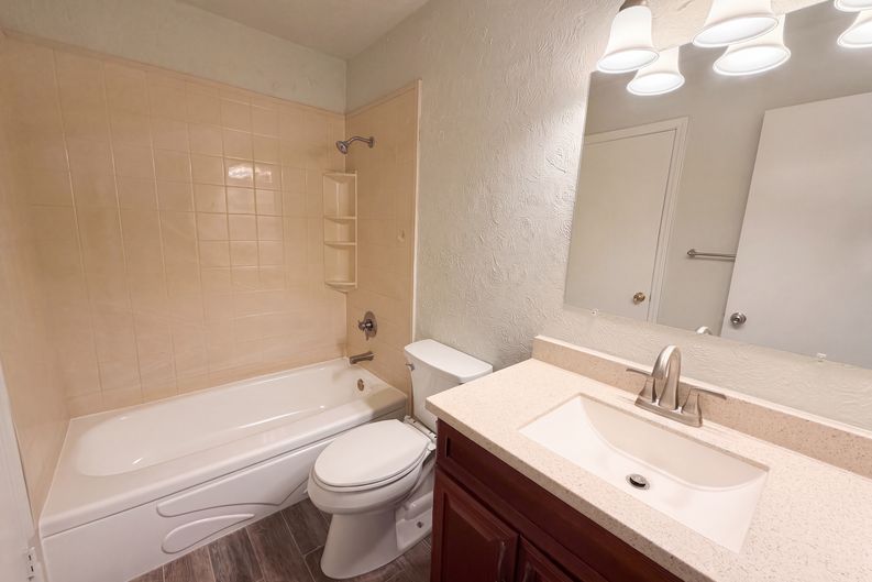 Photo 11 of 20 of 7533 Ardwell Dr, Indianapolis, IN