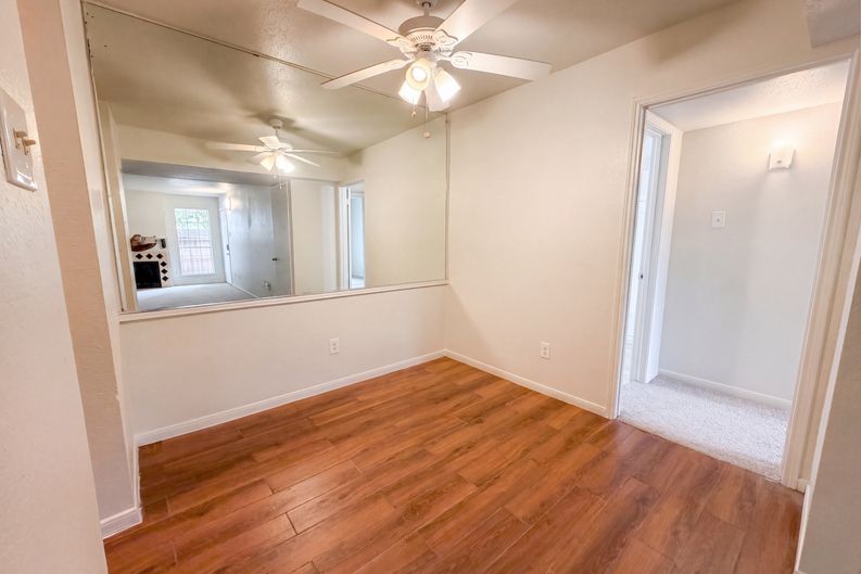 Photo 6 of 16 of 6606 De Moss Dr, Houston, TX
