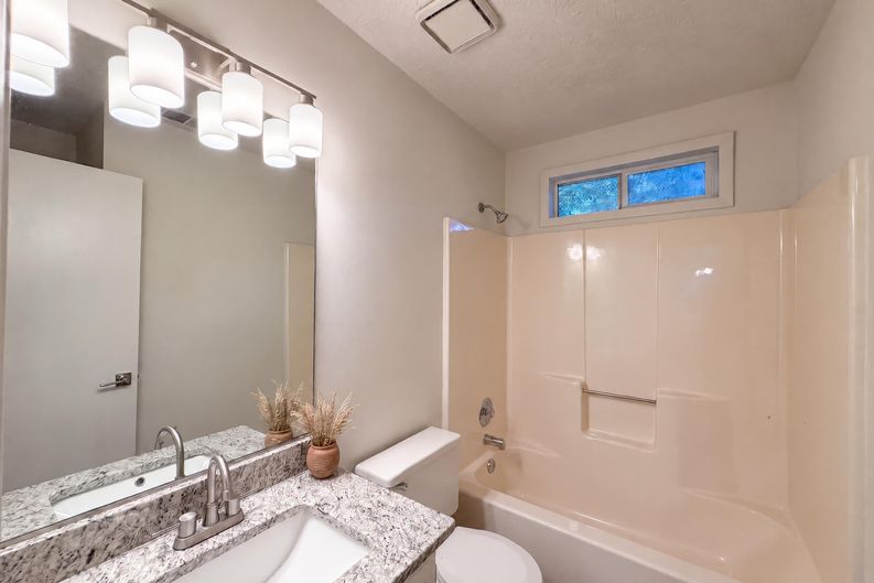 Photo 16 of 22 of 5857 Mistyview Dr, Rex, GA