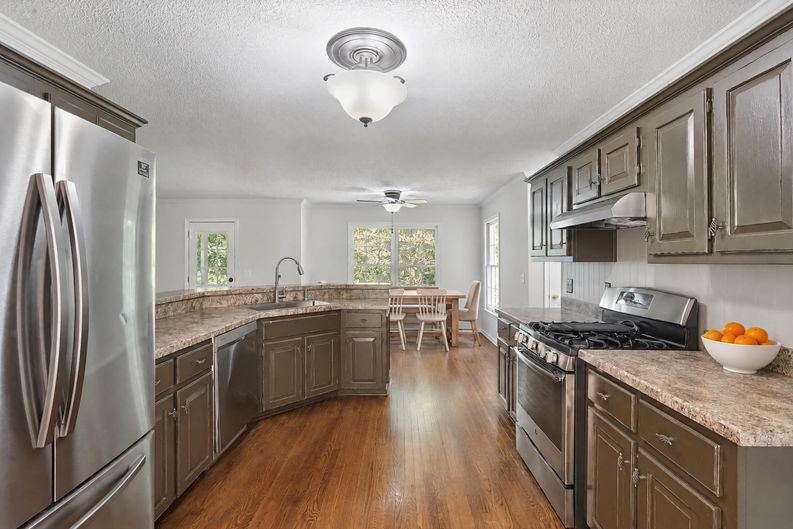 Photo 7 of 37 of 1077 Angel Ln, Powder Springs, GA