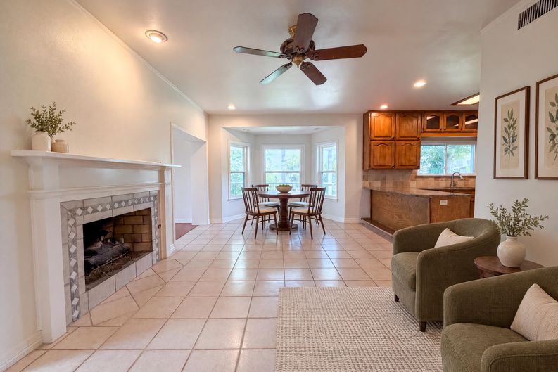 Photo 8 of 23 of 7632 Westwind Dr, Fort Worth, TX