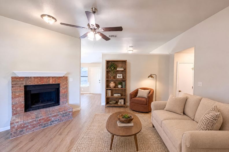 Photo 3 of 19 of 2812 Beverly Dr, Denton, TX