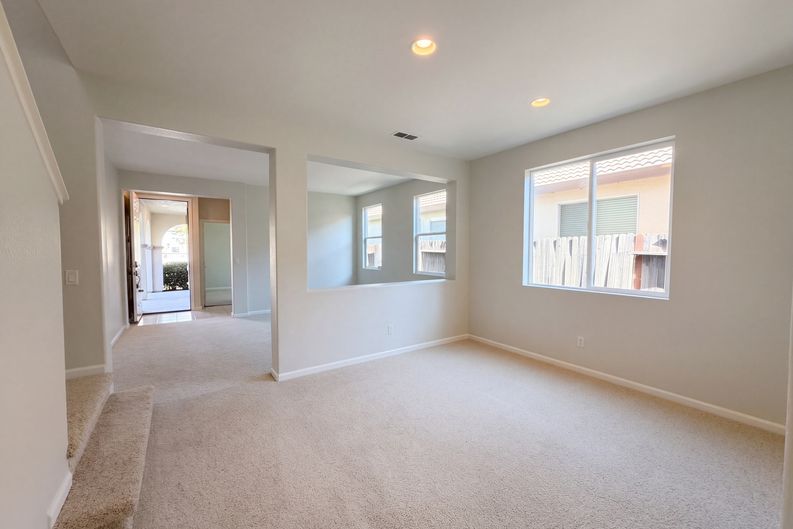 Photo 9 of 21 of 5124 Bissett Way, Sacramento, CA