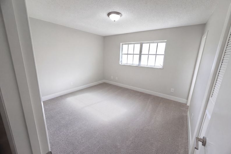 Photo 4 of 33 of 6501 Fort Pierce Blvd, Fort Pierce, FL