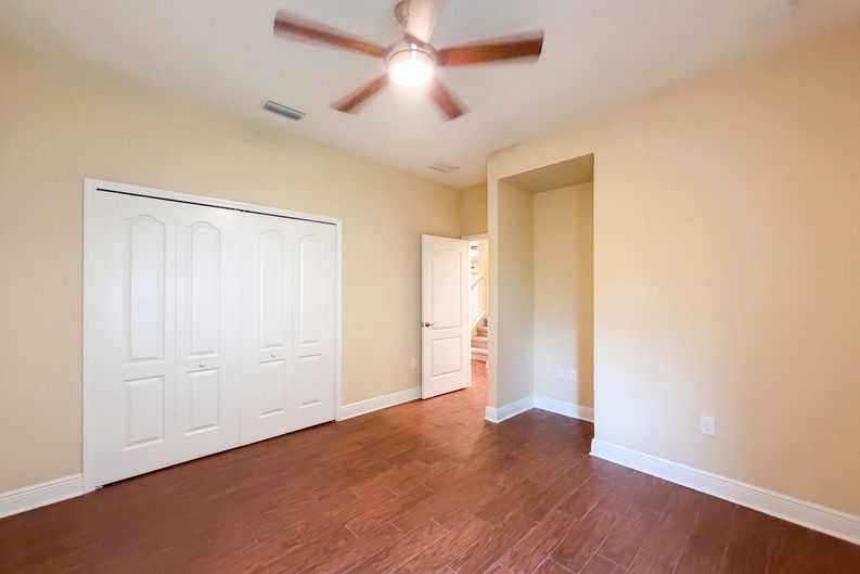 Photo 14 of 24 of 1121 Thornbury Dr, Parrish, FL