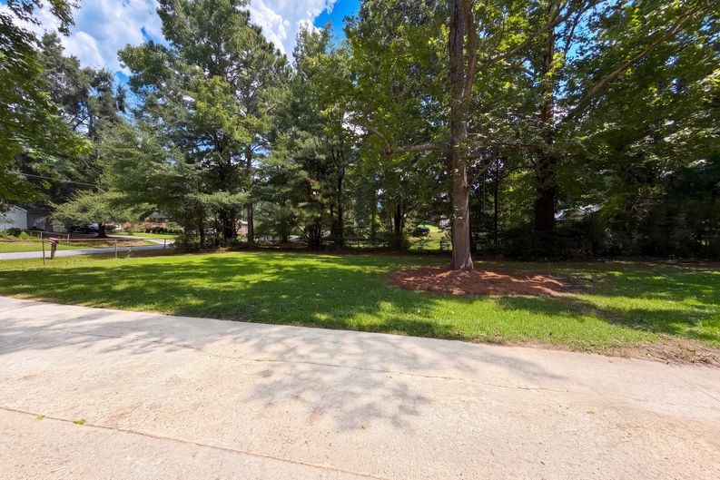Photo 18 of 24 of 3704 Meadowview Dr, Lithia Springs, GA