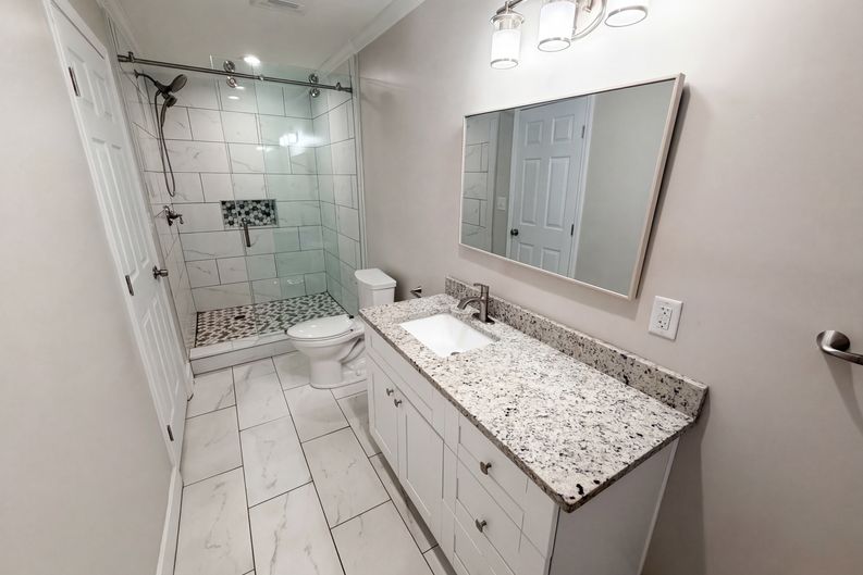 Photo 10 of 44 of 4000 Amberley Ln, Marietta, GA