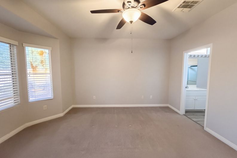 Photo 4 of 14 of 1762 Black Fox Canyon Rd, Henderson, NV