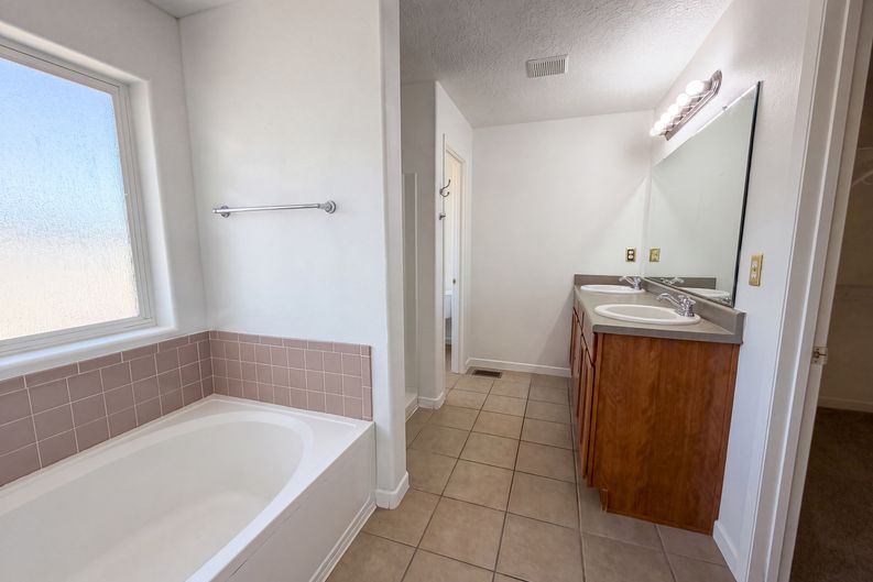 Photo 16 of 22 of 2516 Milagro Ridge Ct NE, Rio Rancho, NM