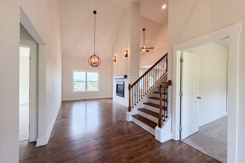 Photo 6 of 30 of 1707 Aster Dr, Columbia, TN