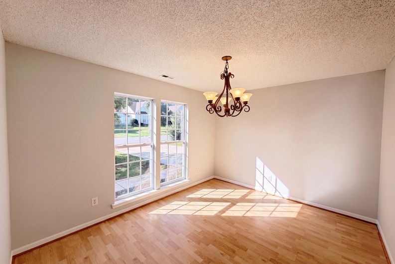 Photo 8 of 21 of 3016 Wyntree Ct, Matthews, NC