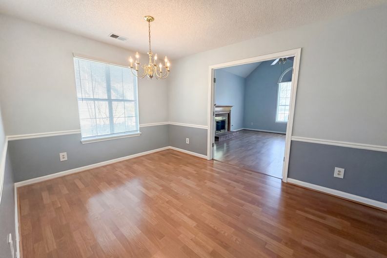 Photo 11 of 22 of 1390 Chapel Hill Ln SW, Marietta, GA