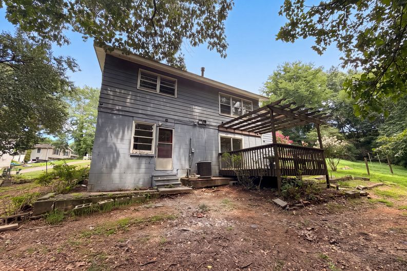 Photo 5 of 23 of 325 19th Court Cir NE, Center Point, AL