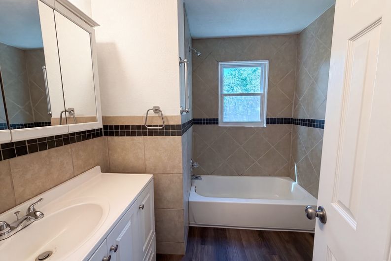 Photo 6 of 16 of 1825 NE Bren Mar Rd, Lees Summit, MO