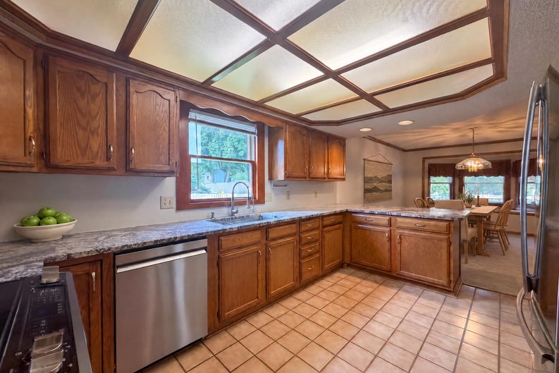 Photo 14 of 51 of 165 Juniper Ave, Westerville, OH