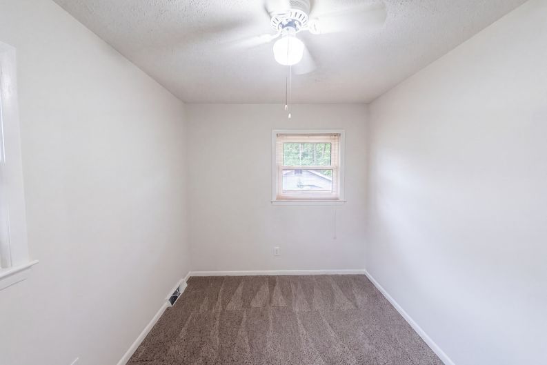 Photo 10 of 16 of 608 E Morehead St, Reidsville, NC