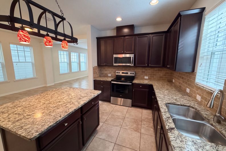 Photo 8 of 39 of 8231 Laureate Blvd, Orlando, FL