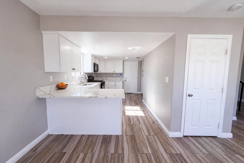 Photo 7 of 21 of 16960 Sorrento Ln, Victorville, CA