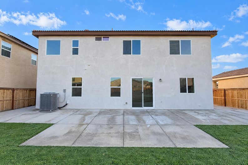Photo 3 of 23 of 3019 Desert Cloud Ave, Rosamond, CA
