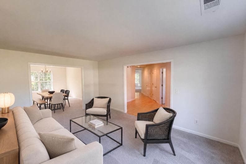 Photo 6 of 28 of 8902 Woodland Hills Rd, Charlotte, NC