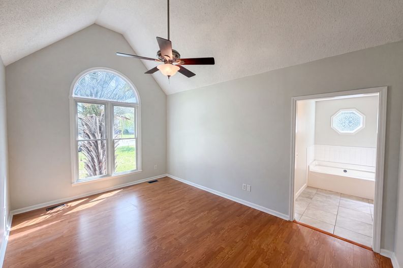 Photo 4 of 37 of 153 Courtney Oak Dr, West Columbia, SC