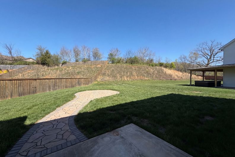 Photo 10 of 44 of 2714 Green Ash Ln, Knoxville, TN