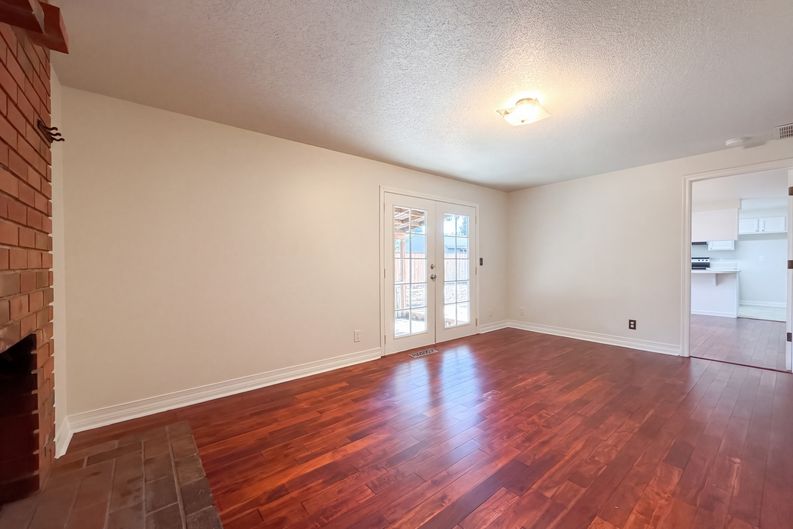 Photo 8 of 27 of 2444 SE 55th Ave, Hillsboro, OR