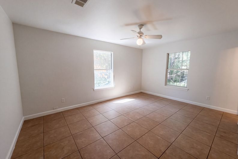 Photo 10 of 17 of 1322 E Waco Ave, Dallas, TX