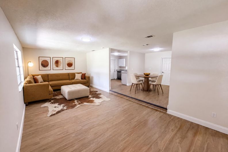 Photo 3 of 23 of 585 Hewett Dr, Orlando, FL