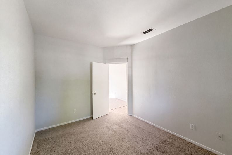 Photo 17 of 45 of 1570 Arcola Ave, Sacramento, CA