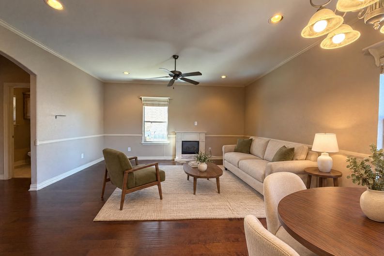 Photo 4 of 20 of 5107 Chesterfield Pl, Arlington, TX