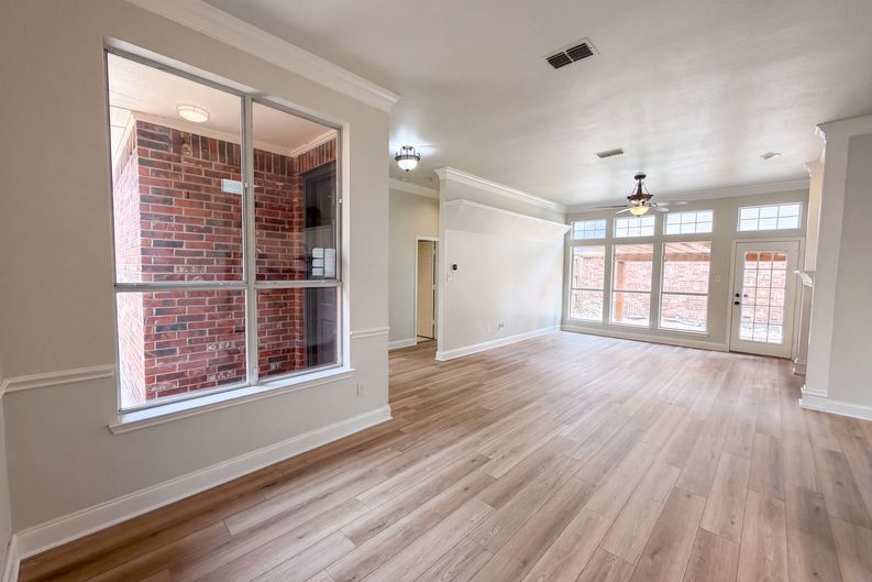 Photo 10 of 26 of 8703 Stonecrest Dr, Irving, TX