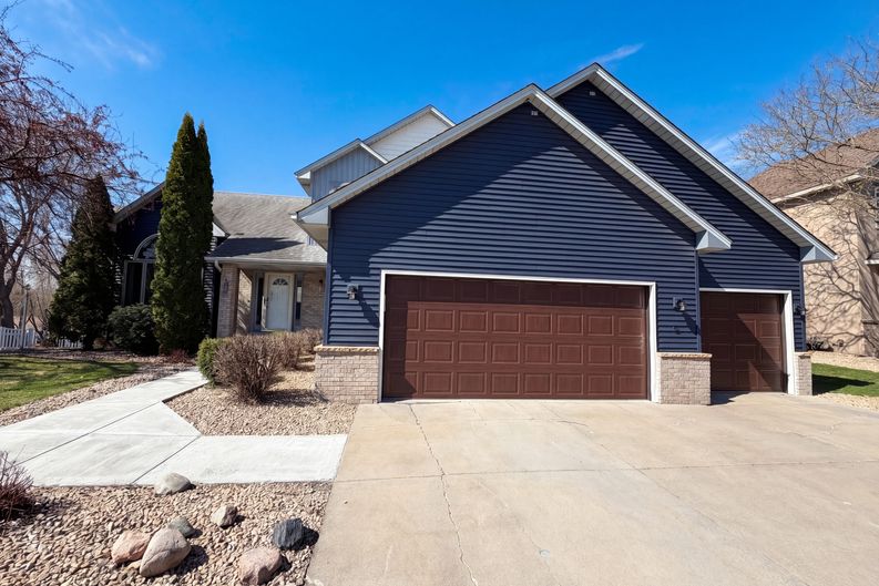 Photo 31 of 38 of 8433 Upland Ln N, Maple Grove, MN