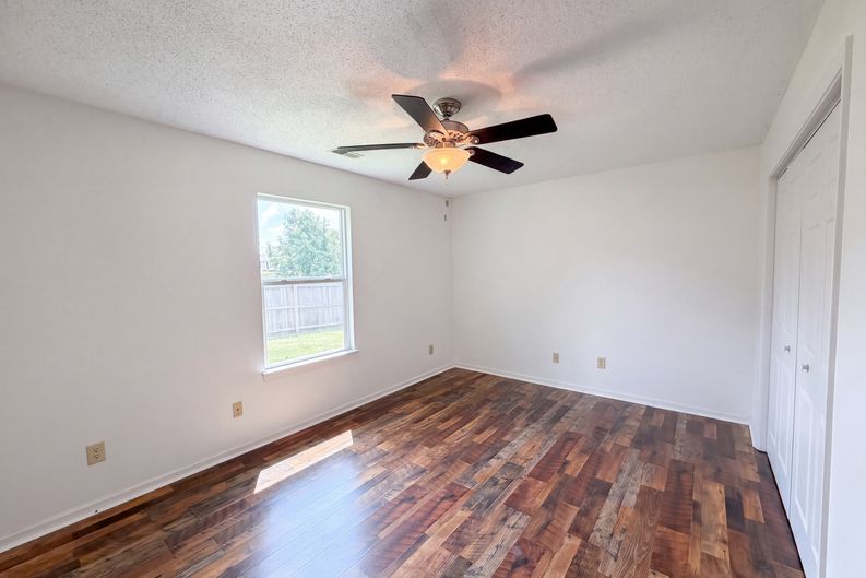 Photo 8 of 16 of 345 Leffler Dr, Indianapolis, IN