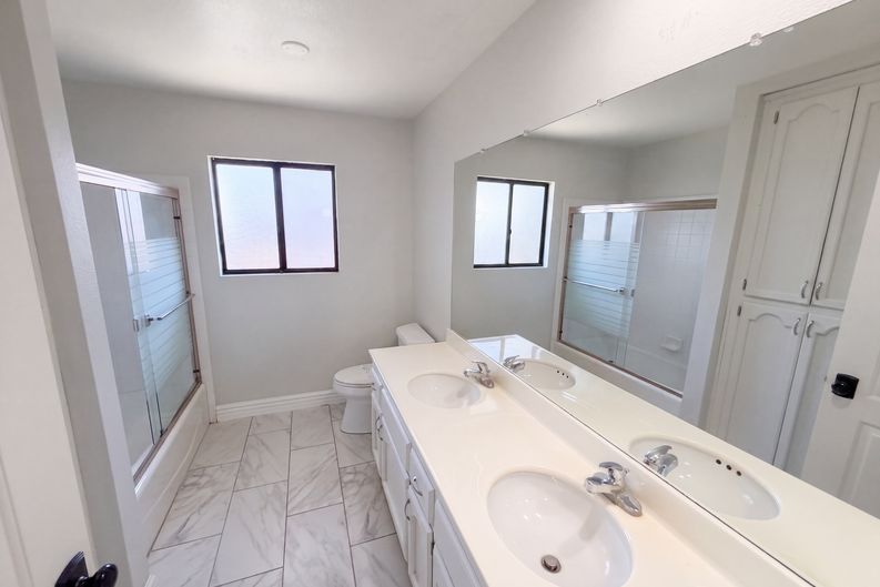 Photo 13 of 24 of 4380 Flightwood Cir, Hemet, CA