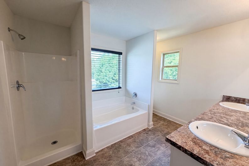 Photo 6 of 28 of 2721 Berkshire Dr, Winder, GA