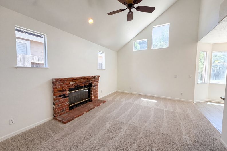 Photo 11 of 31 of 4711 Wildflower Ln, Rocklin, CA