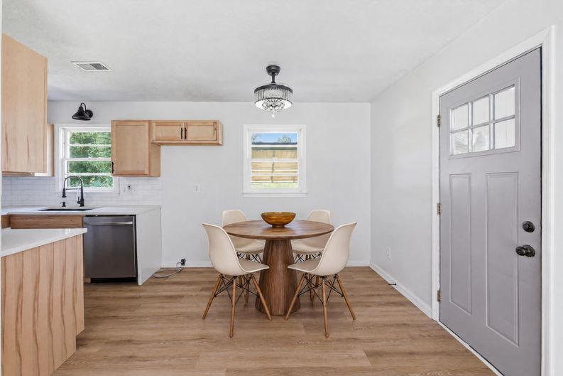 Photo 11 of 24 of 5734 Hill Rd, Powder Springs, GA