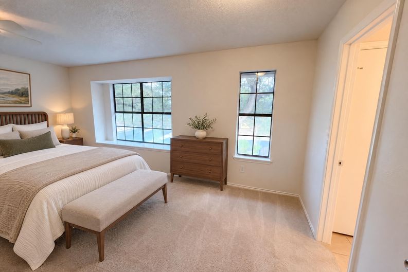 Photo 4 of 31 of 13020 Moorcroft Ln, Austin, TX