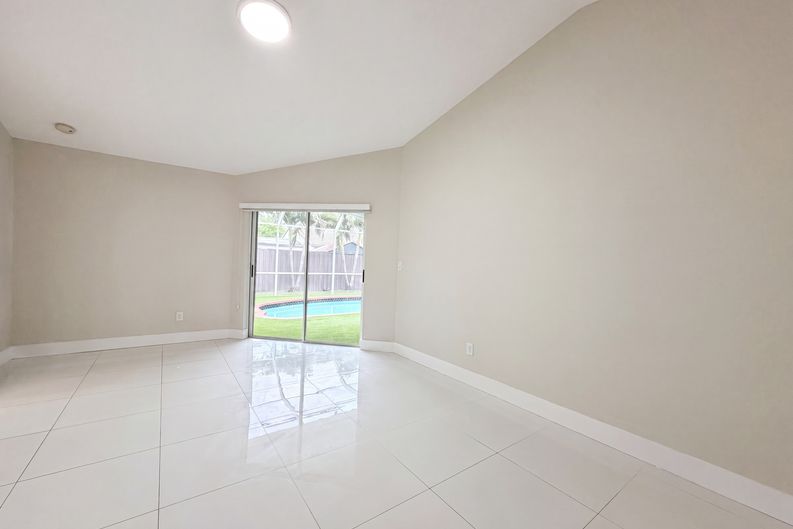 Photo 9 of 25 of 16571 SW 145th Ave, Miami, FL