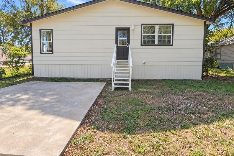 Photo 5 of 21 of 324 W Avenue C, Belton, TX