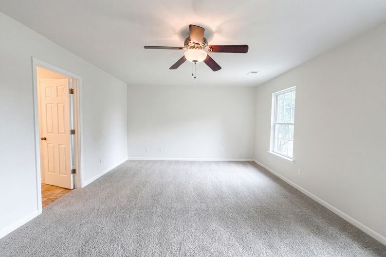Photo 4 of 26 of 5503 Hardie Farm Dr, Greensboro, NC